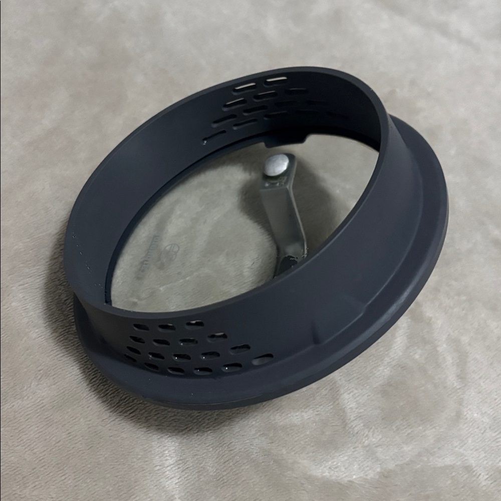 Calphalon Gray Silicone and Glass Cookware Lid - Picture 2 of 4